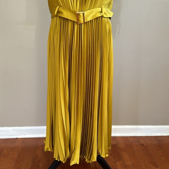 Mac Duggal Pleated Cap Sleeve Belted A Line Satin Midi Gown in Chartreuse Sz 14 - Picture 6 of 13